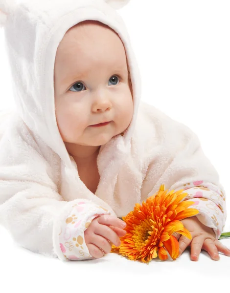 Indah bayi dengan bunga — Stok Foto