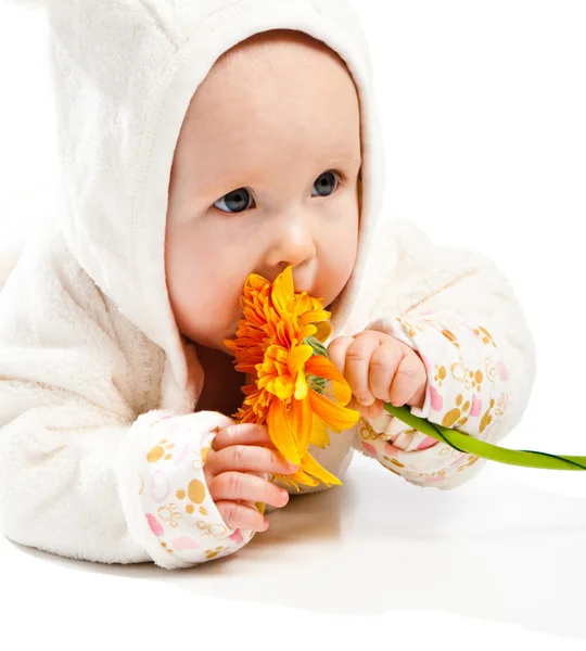 Ребенок с цветком — стоковое фото