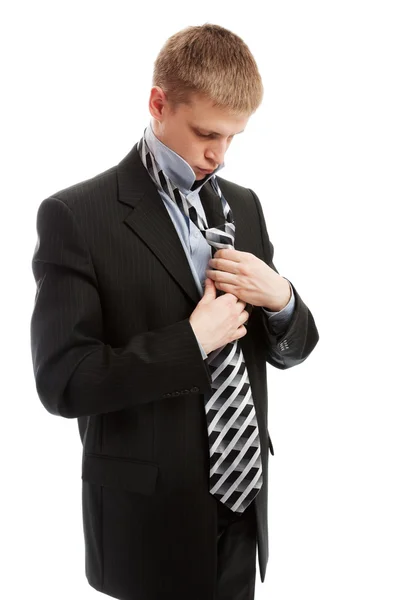 Надеваю галстук — стоковое фото