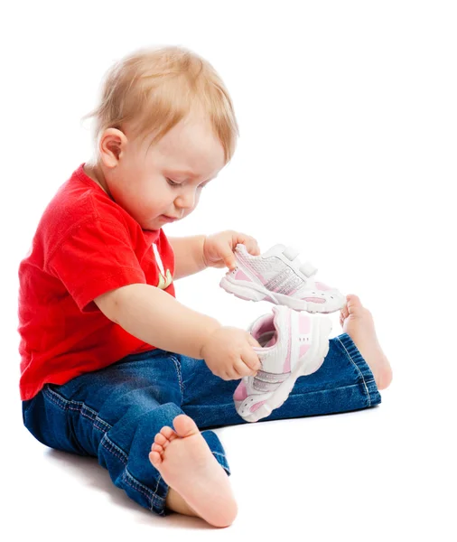 Bebé probándose zapatillas —  Fotos de Stock