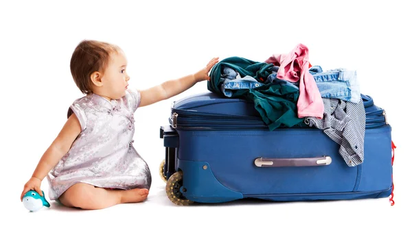 スーツケースの赤ちゃん — ストック写真