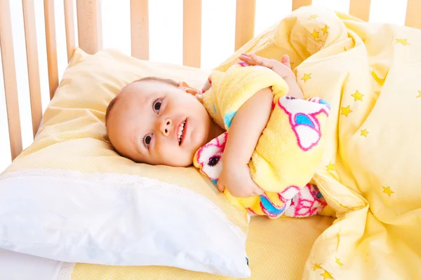 웃는 아기 침대 — 스톡 사진