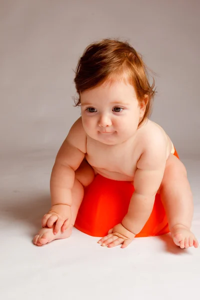 Bebé en el orinal — Foto de Stock