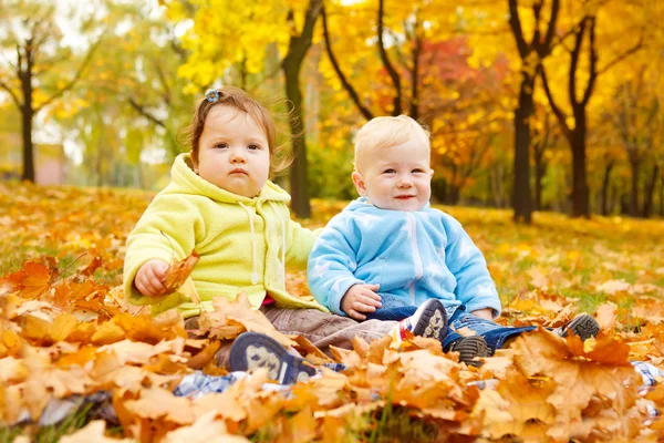 Niños de otoño — Foto de Stock
