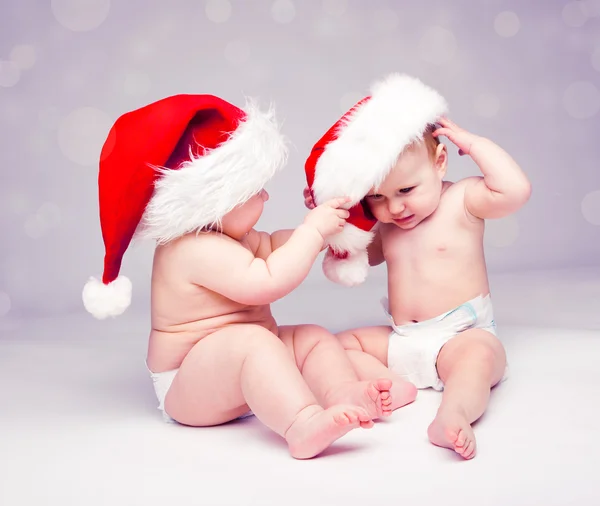 Bebés en sombreros de Santa — Foto de Stock