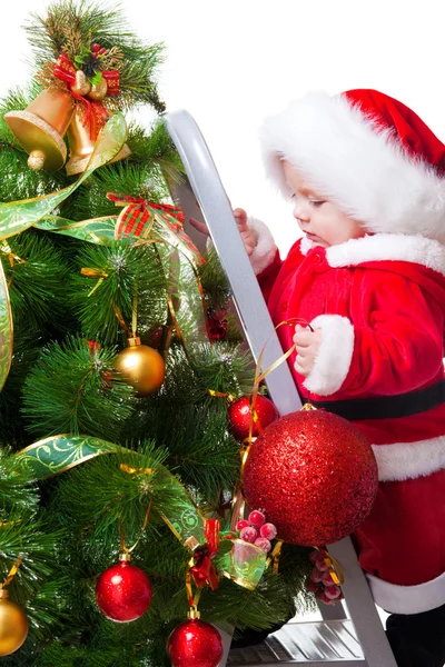 Baby kerstboom versieren — Stockfoto