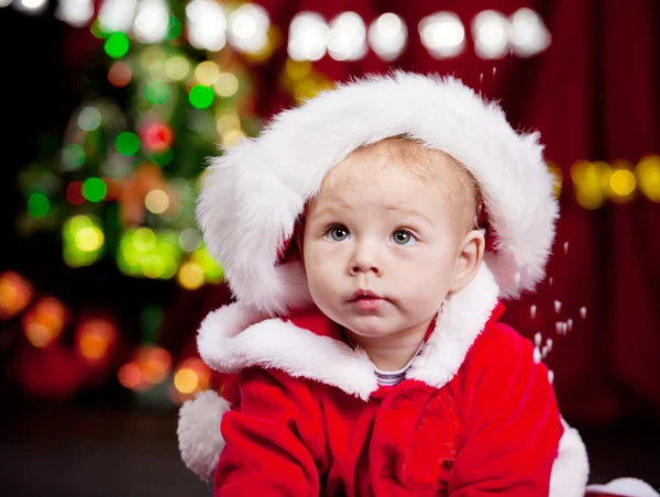 Bebé en sombrero de Navidad grande —  Fotos de Stock