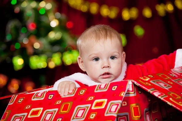 Toddler in Christmas present box — Stock Photo, Image