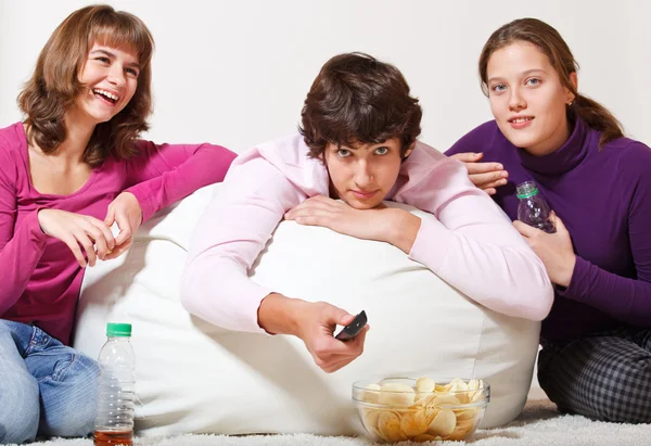 Drei fröhliche Teenager — Stockfoto