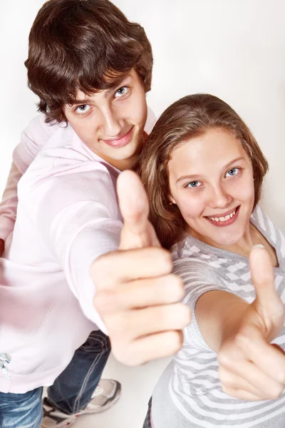 Adolescentes mostrando Ok — Foto de Stock