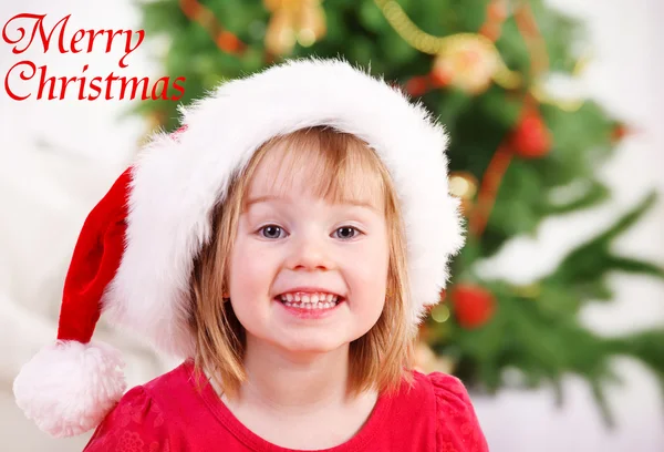 Miúdo sorridente de chapéu de Natal — Fotografia de Stock