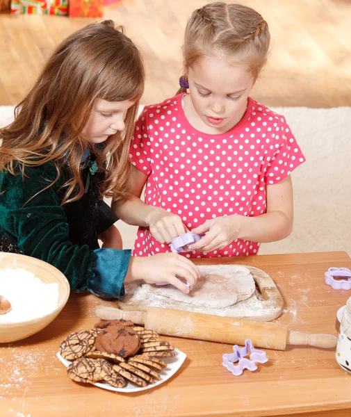 Snijden cookies — Stockfoto