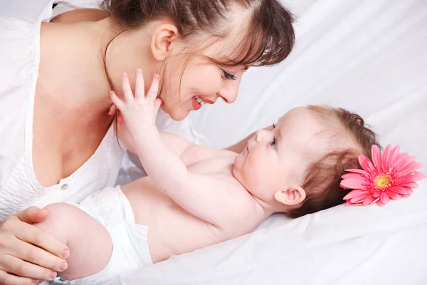 Mother looking at baby — Stock Photo, Image