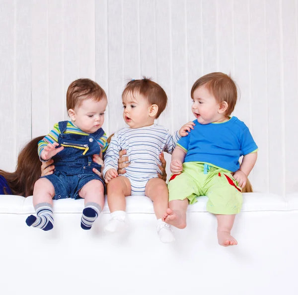 Trzy małe dzieci — Zdjęcie stockowe