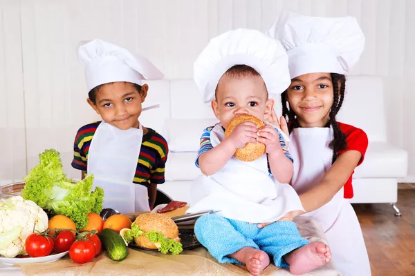 Kids cooking — Stock Photo, Image