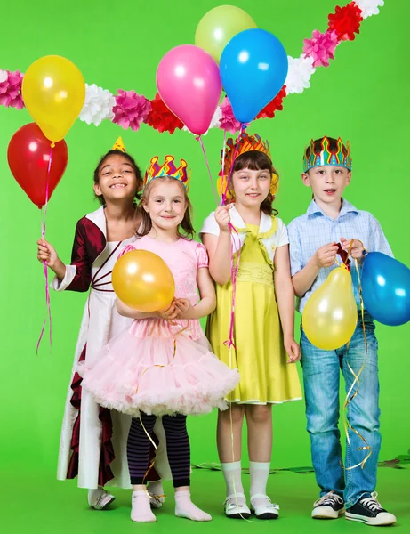 笑与气球儿童 — 图库照片