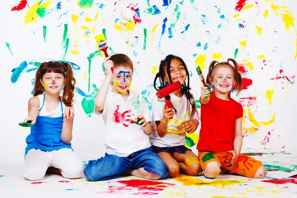 Kids with paintbrushes — Stock Photo, Image