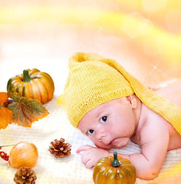 Otoño bebé niño —  Fotos de Stock