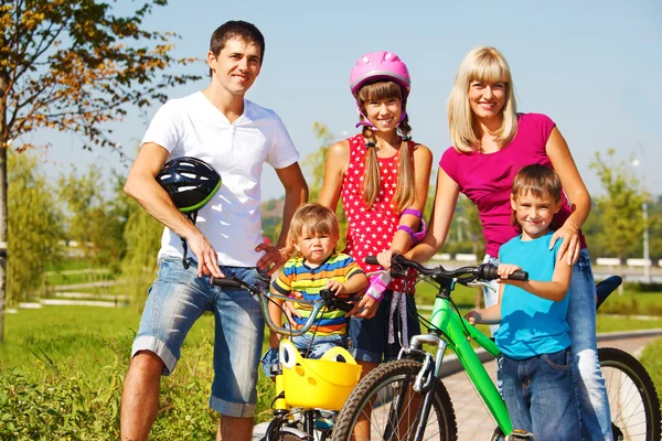Active parents and kids — Stock Photo, Image