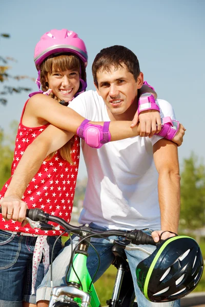 Cheerful girl and her dad — Stock Photo, Image