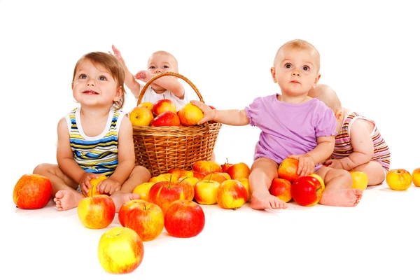 Quatro bebês brincalhões — Fotografia de Stock