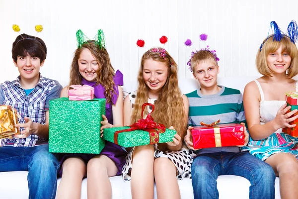 Friends with presents — Stock Photo, Image