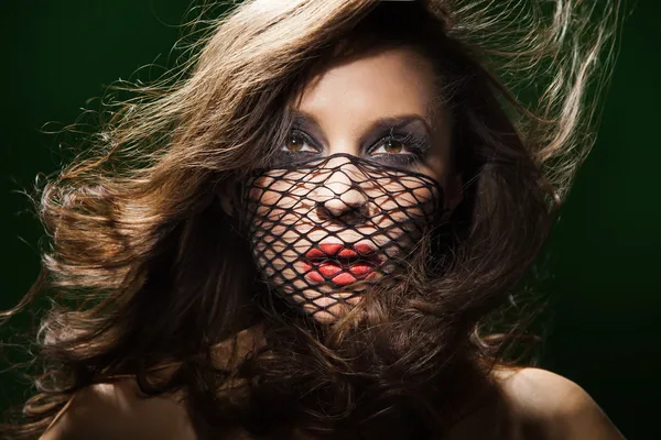 Retrato de una mujer con chándal en la cara — Foto de Stock
