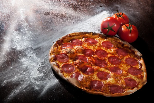 おいしいイタリア ペパロニのピザ ロイヤリティフリーのストック画像