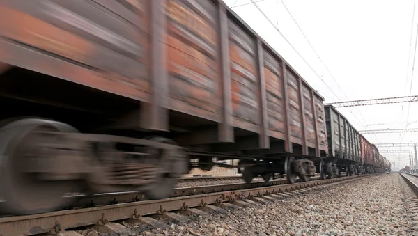 Carico del treno a carbone in movimento — Foto Stock
