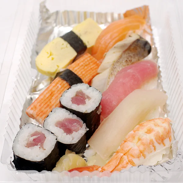 Sushi em caixa de plástico, Comida para levar para casa — Fotografia de Stock