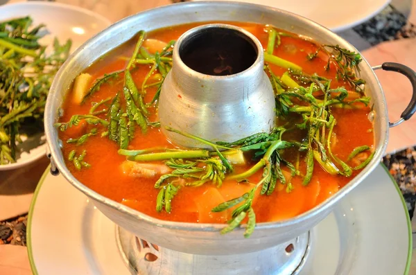Kyselá polévka s tamarind pasty, thajské jídlo — Stockfoto