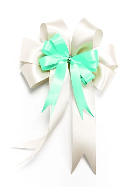 Κορδέλα λευκό και πράσινο τόξο για Διακοσμήστε δώρου — Φωτογραφία Αρχείου