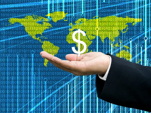 Рука бизнесмена несет значок доллара с цифровым фоном данных — стоковое фото