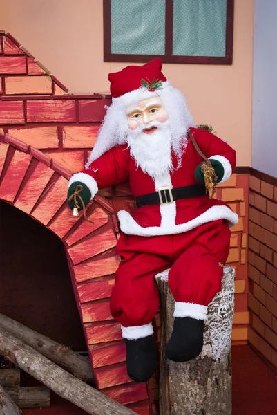 Santa claus met open haard — Stockfoto