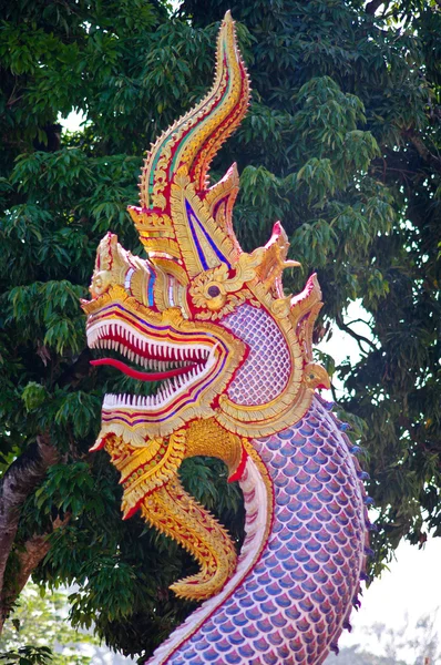 Скульптура дракона — стоковое фото