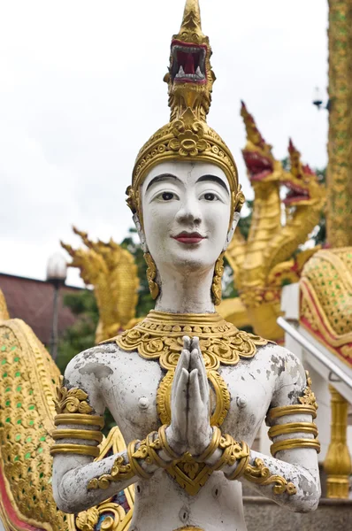 Dragon vinkel idol i buddhismen tempel — Stockfoto