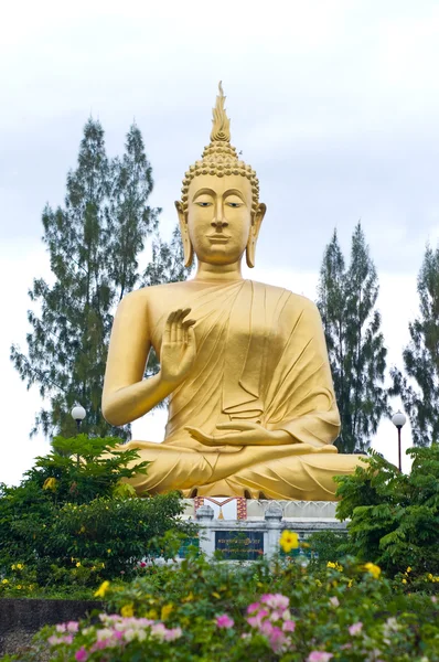 Ídolo dorado de Buda — Foto de Stock