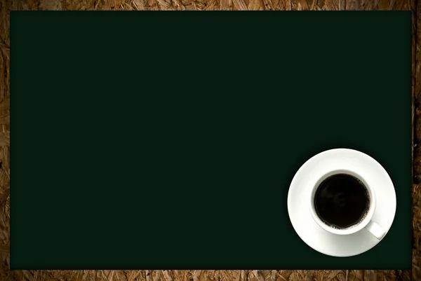 Šálek kávy na tabuli pozadí — Stock fotografie