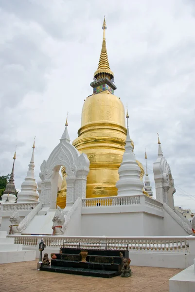 Golden pagoda Budist tapınağı