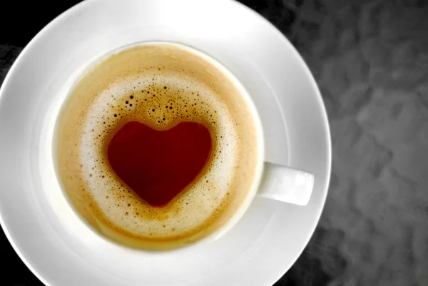 Szív alakú belső csésze forró kávé — Stock Fotó