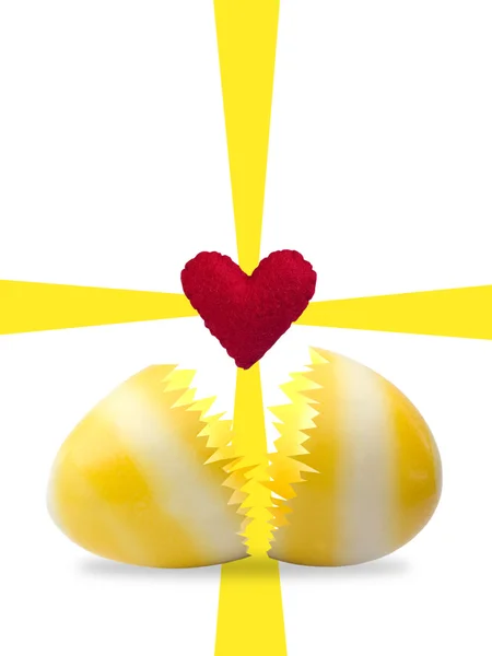 复活节彩蛋与红色的心和交叉符号 — 图库照片