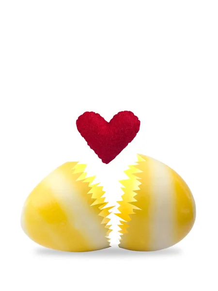 复活节彩蛋与红色的心 — 图库照片
