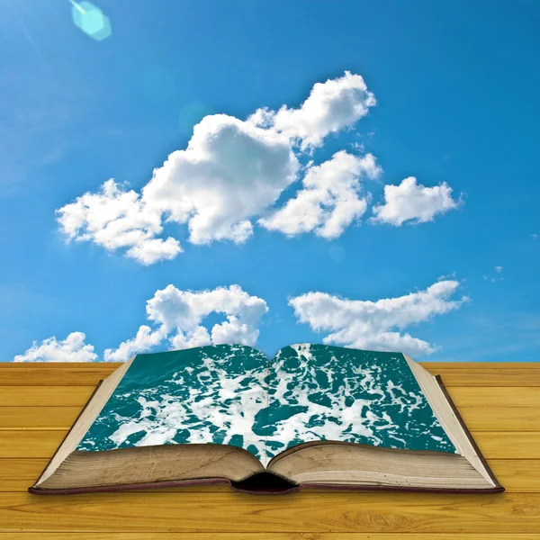 Öppna bok till havet — Stockfoto