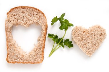 kalp ile dilim kepekli ekmek