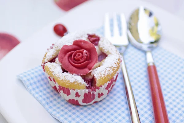 Muffin with marchpane rose — Stock Photo, Image