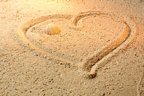 Tvar srdce v písku — Stock fotografie