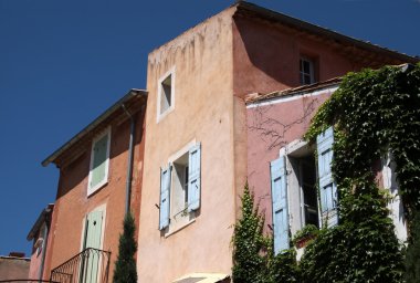 Roussillon 'da renkli evler
