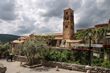 Moustiers-Sainte-Marie clipart