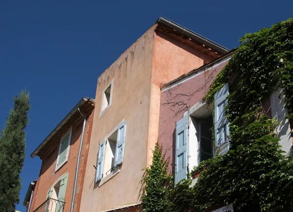 Roussillon 'da renkli evler — Stok fotoğraf