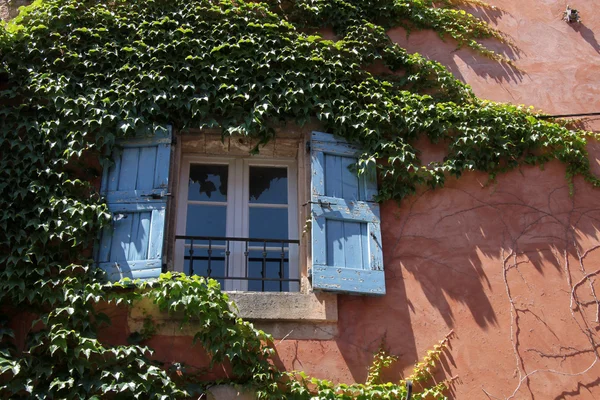 Πολύχρωμα σπίτια στο Roussillon — Φωτογραφία Αρχείου